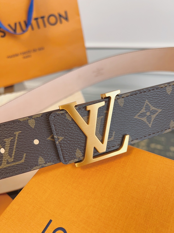 ルイヴィトンベルト背面デザイン